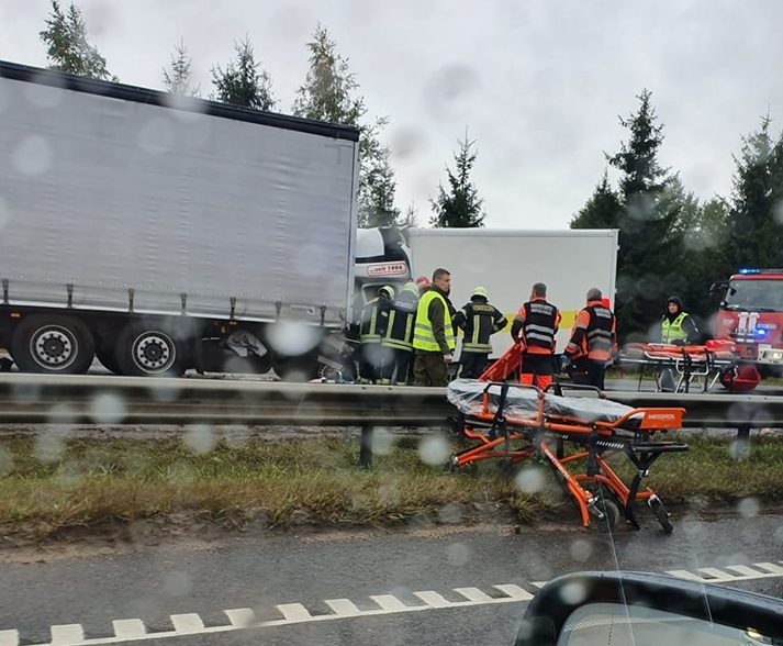 Avarija Vakariniame aplinkkelyje: išvaduotas prispaustas žmogus, eismas atnaujintas