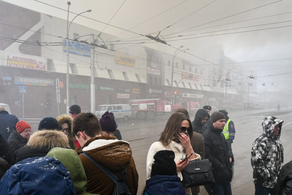 Atskleista daugiau detalių apie sudegusį Rusijos prekybos centrą