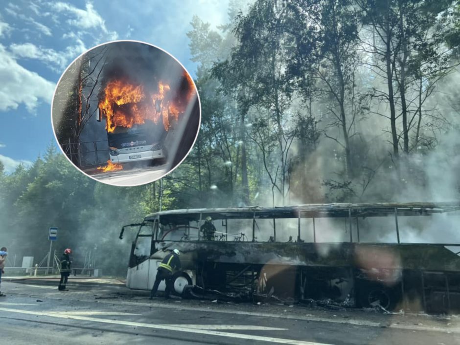 Magistralėje netoli Kauno visiškai sudegė keleivinis „Eurolines“ autobusas