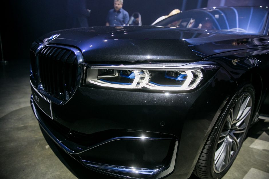 Šilainiuose siautė vagys: dingo naujas „BMW X7“, nuostolis – 114 tūkst. eurų