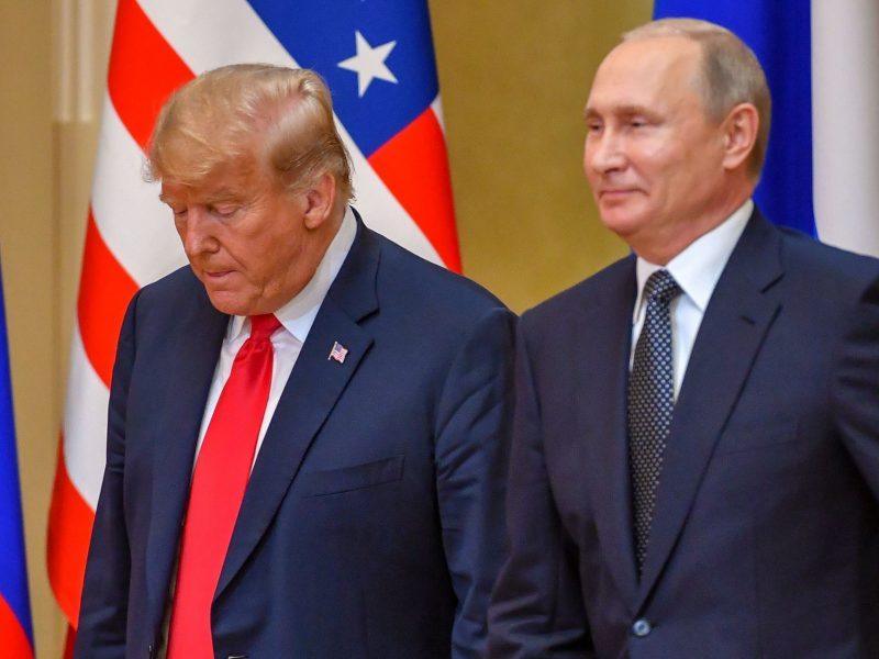 Apklausa: dauguma amerikiečių nepatenkinti D. Trumpo pozicija susitikime su V. Putinu