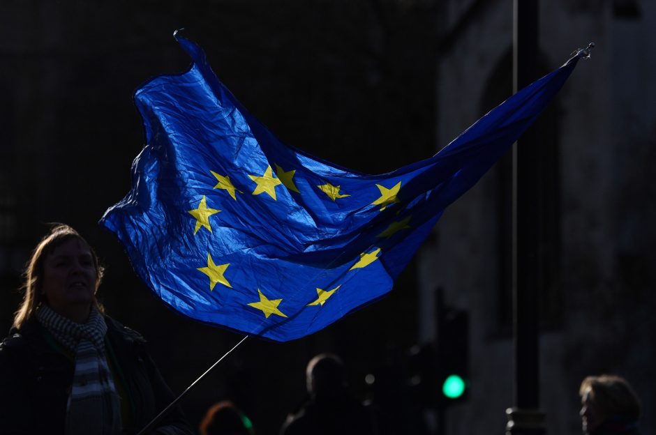 Europos Parlamentas galutiniu balsavimu uždegs žalią šviesą „Brexit“ 