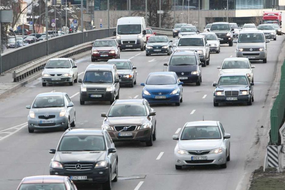 Kas padėtų išspręsti senų automobilių problemą?