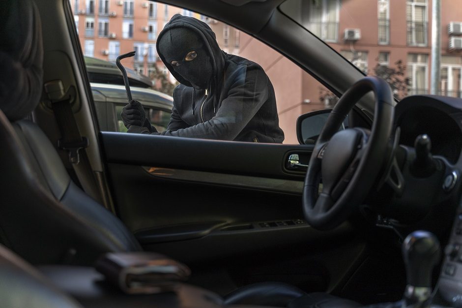 Dingo Aleksoto aikštelėje stovėjęs „VW Passat“: policija ieško vagies