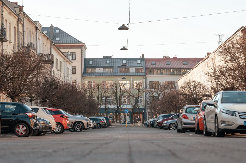 Automobilių apgultis centrinėse Kauno gatvėse verčia imtis pokyčių: miestas – ne stovėjimo aikštelė