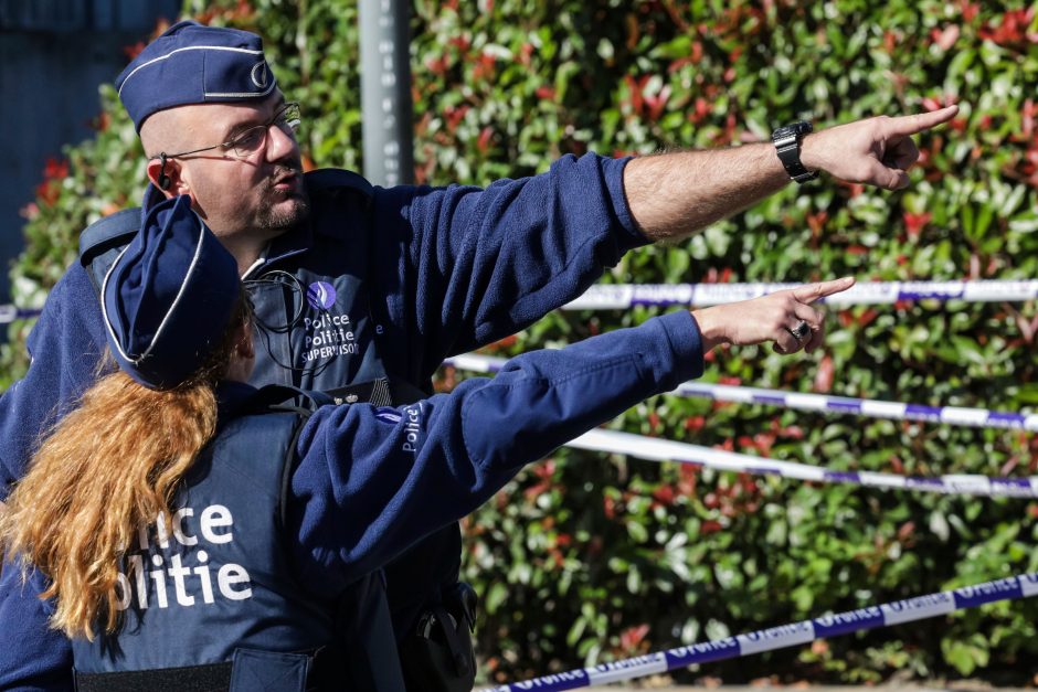 Bandymas peiliu nužudyti Briuselio policininkus pripažintas teroristine ataka 