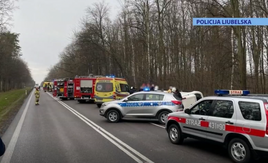 Lietuvių turistų autobusas Lenkijoje pateko į avariją: sužeista 13 žmonių, tarp jų – penki vaikai