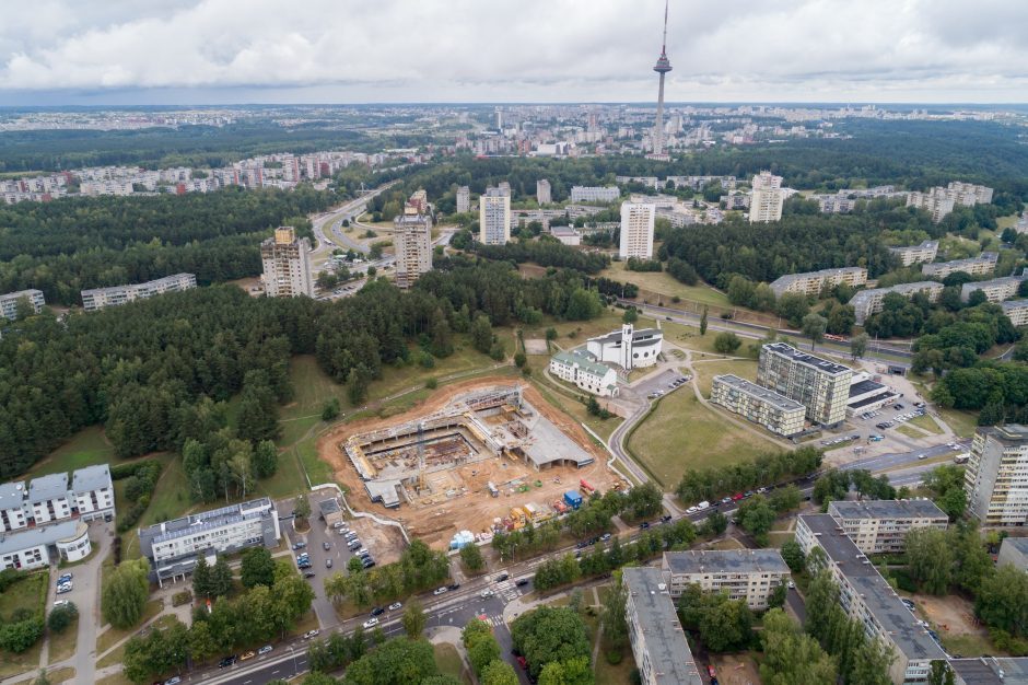 Paaiškėjo, kiek laiko vėluos Lazdynų baseino statybos 