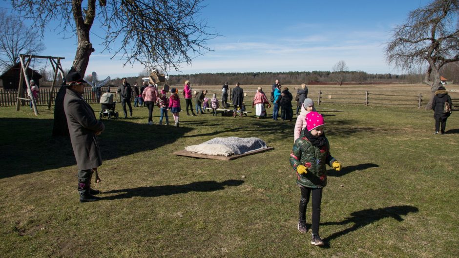 Liaudies buities muziejuje – linksma ir skani Gandrinių šventė