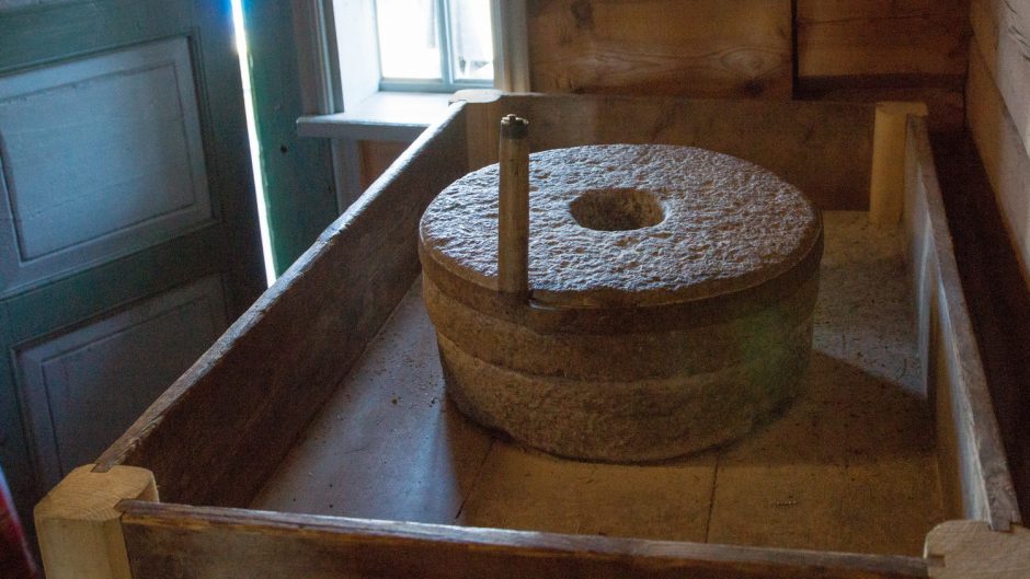 Liaudies buities muziejuje – linksma ir skani Gandrinių šventė