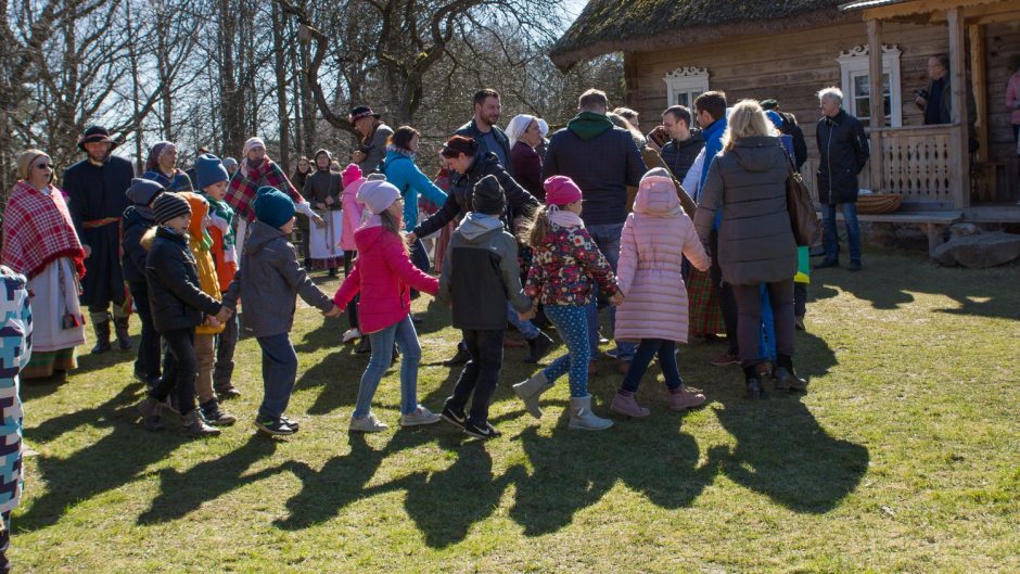 Liaudies buities muziejuje – linksma ir skani Gandrinių šventė