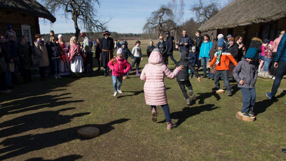 Liaudies buities muziejuje – linksma ir skani Gandrinių šventė