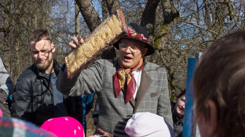 Liaudies buities muziejuje – linksma ir skani Gandrinių šventė