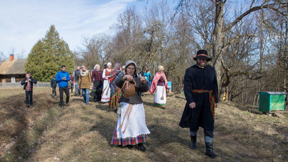Liaudies buities muziejuje – linksma ir skani Gandrinių šventė