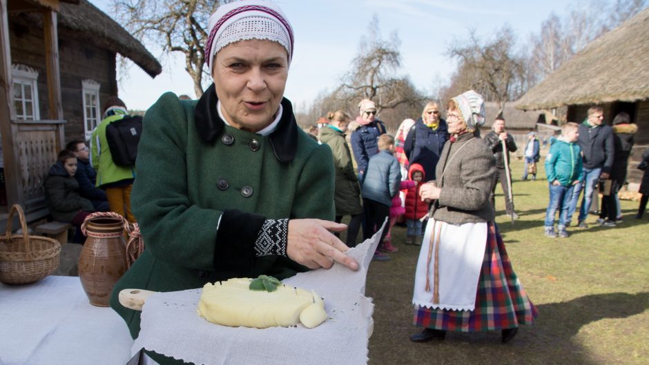 Liaudies buities muziejuje – linksma ir skani Gandrinių šventė