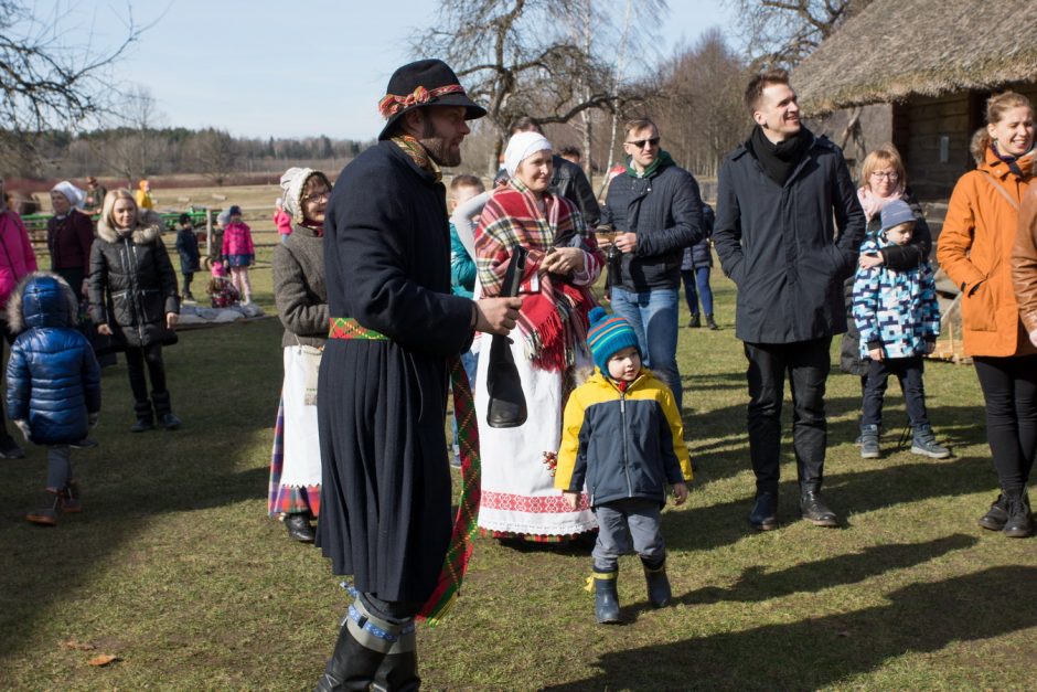 Liaudies buities muziejuje – linksma ir skani Gandrinių šventė