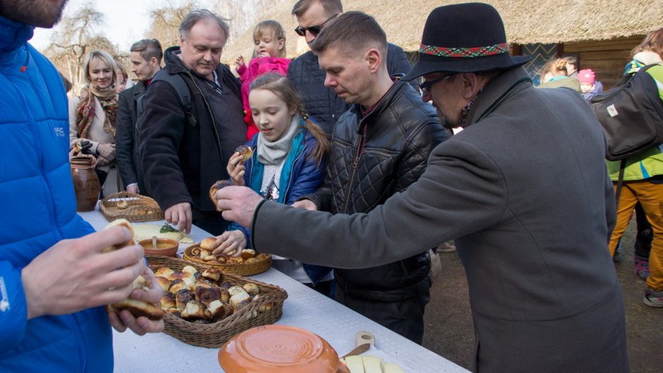 Liaudies buities muziejuje – linksma ir skani Gandrinių šventė