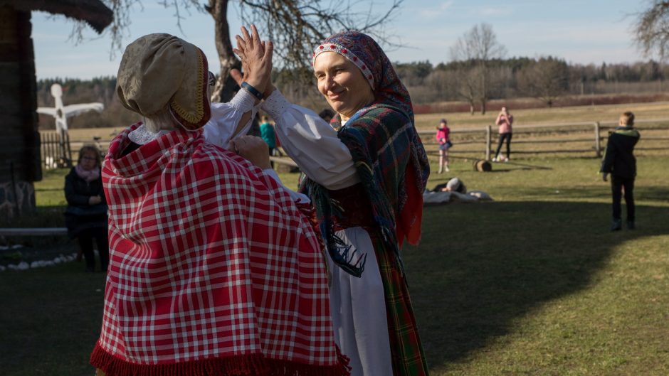 Liaudies buities muziejuje – linksma ir skani Gandrinių šventė