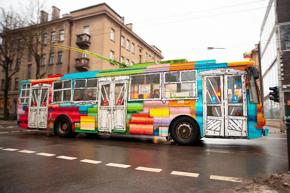 Kauno viešasis transportas virsta gatvės menu: kiek troleibusų jau nuspalvinta?
