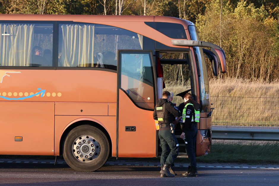 Avarija po avarijos: autobuso ir BMW susidūrimas paralyžiavo magistralę