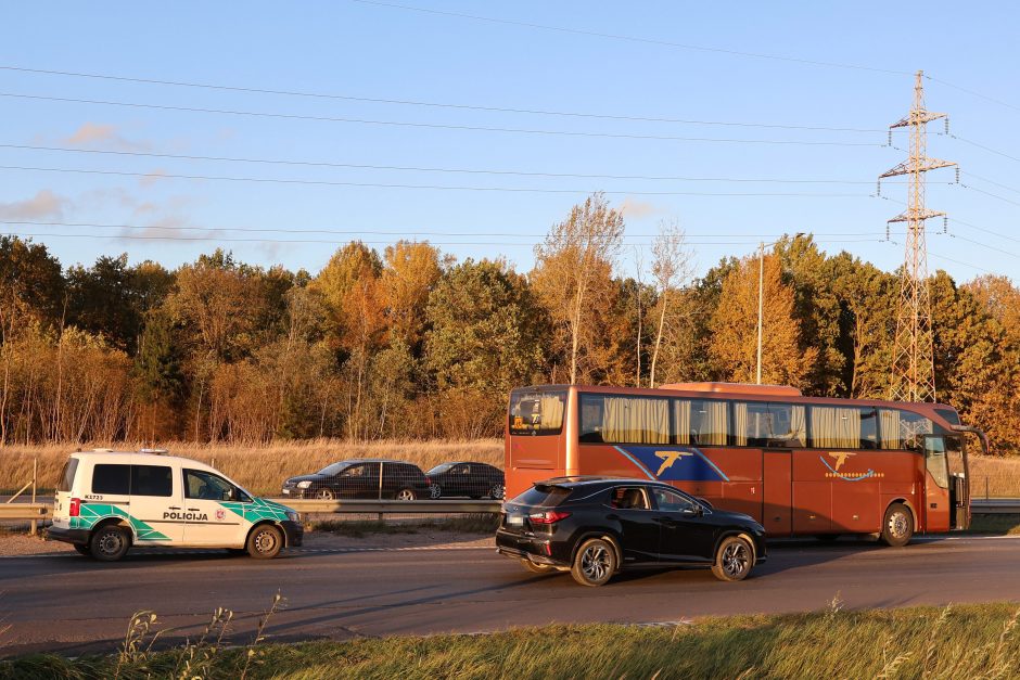 Avarija po avarijos: autobuso ir BMW susidūrimas paralyžiavo magistralę