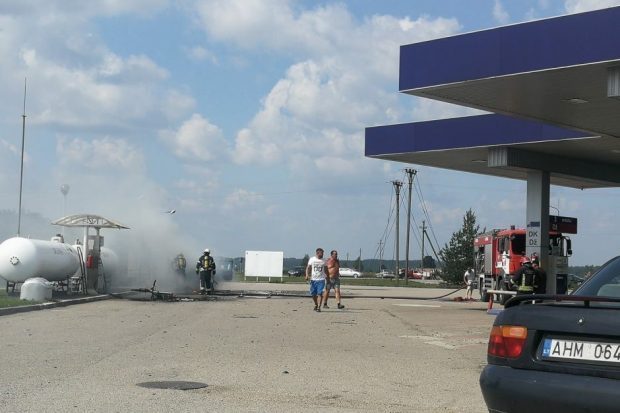 Po siaubingo gaisro degalinėje – kaltųjų paieškos