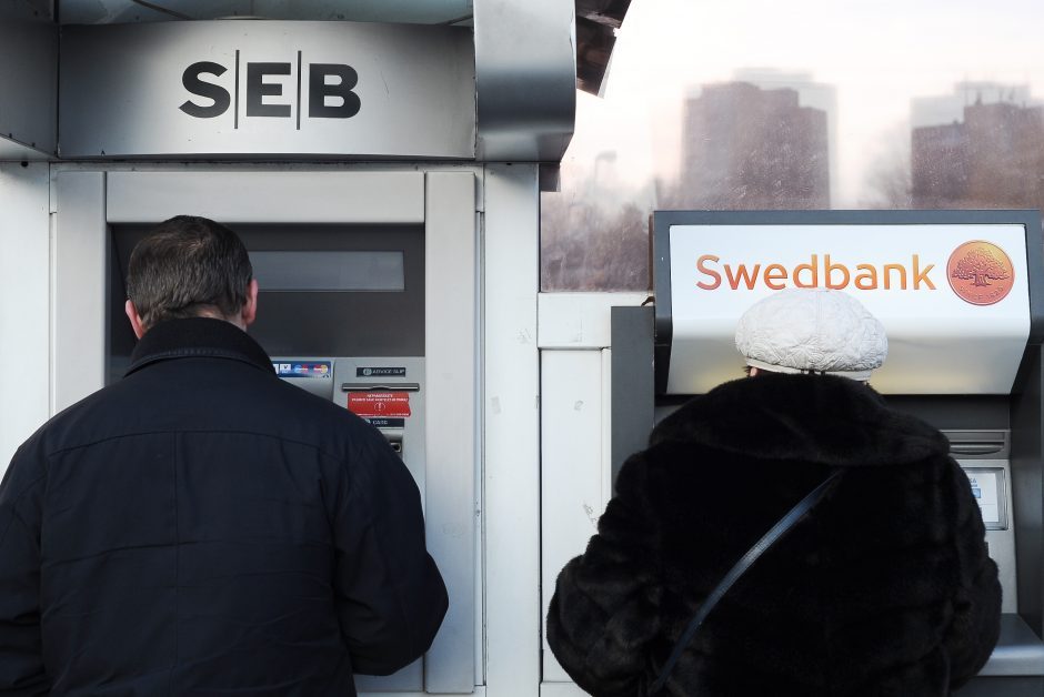 SEB žada nemokamą pinigų gryninimą užsienyje: ko laukti kitų bankų klientams?