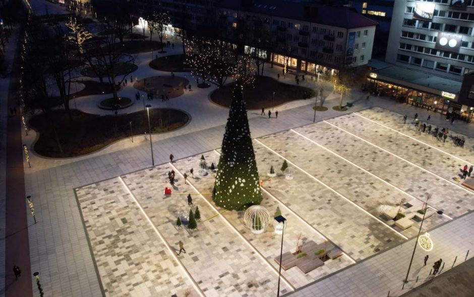 Užgeso prieš parą įžiebta pasakiškoji Panevėžio Kalėdų eglė