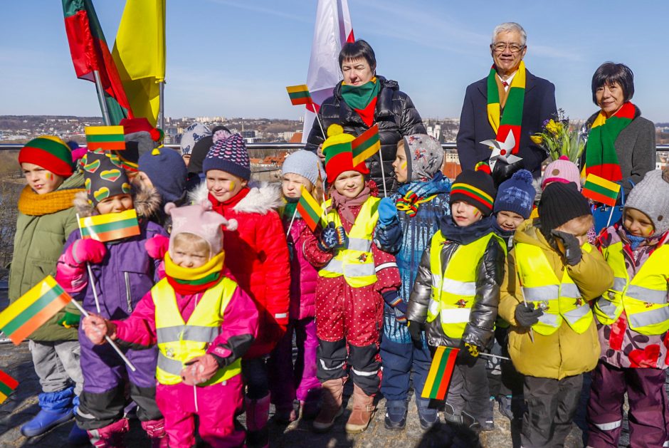 „Tautiška giesmė“ suskambo nuo miesto kalvų