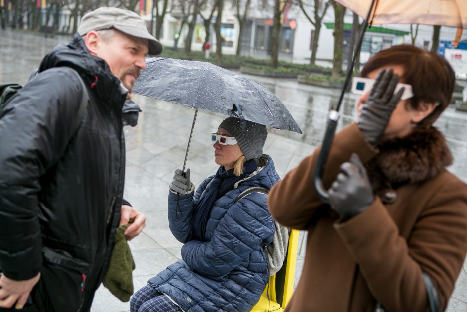 Žinomas menininkas: siūlau ant šios kėdės atsisėsti ir diskutuoti