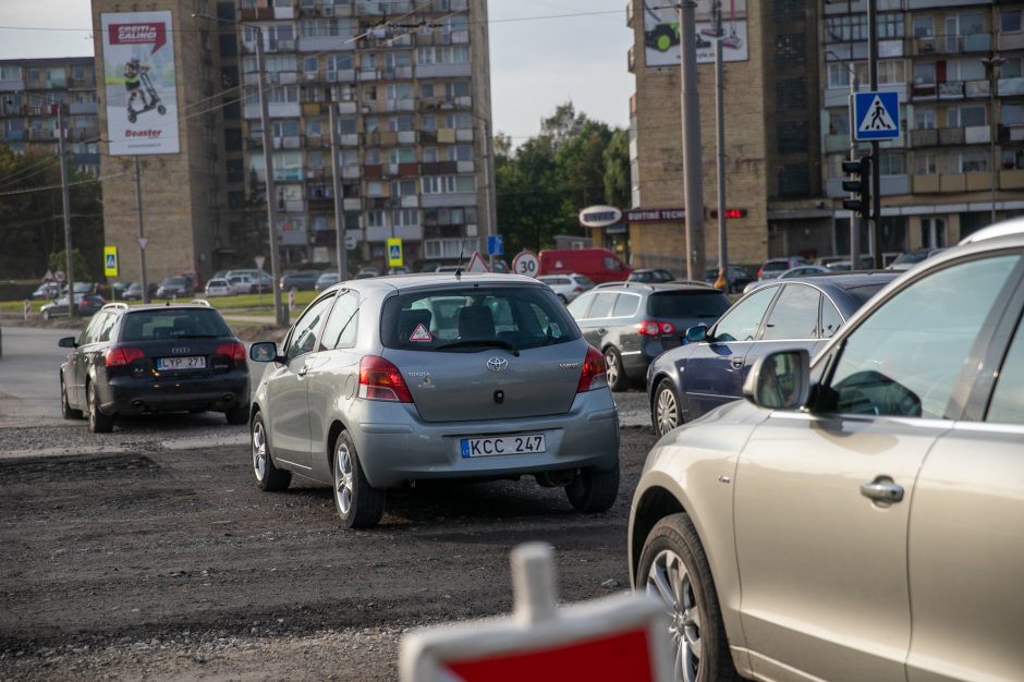 Kaune automobilių spūstys tapo neišvengiamos?