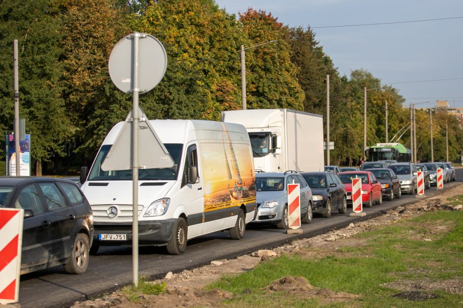 Kaune automobilių spūstys tapo neišvengiamos?