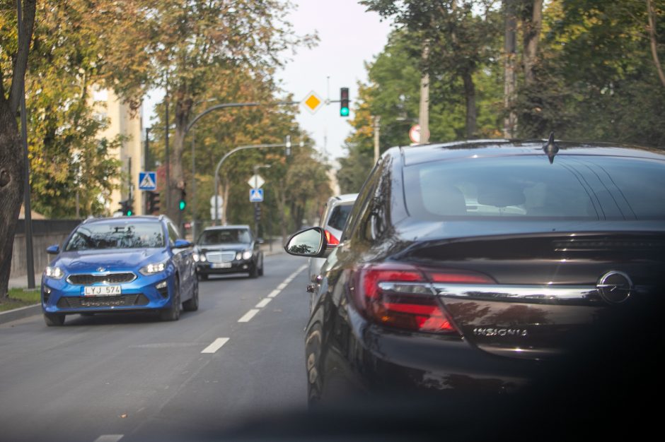 Kaune automobilių spūstys tapo neišvengiamos?