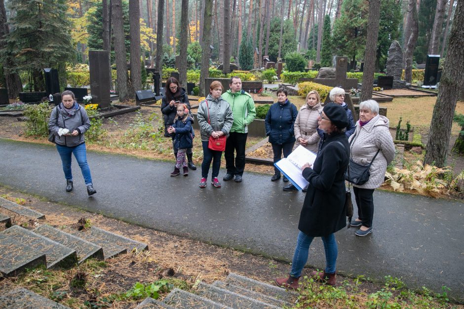 Petrašiūnų panteone – ekskursija žodžio keliu