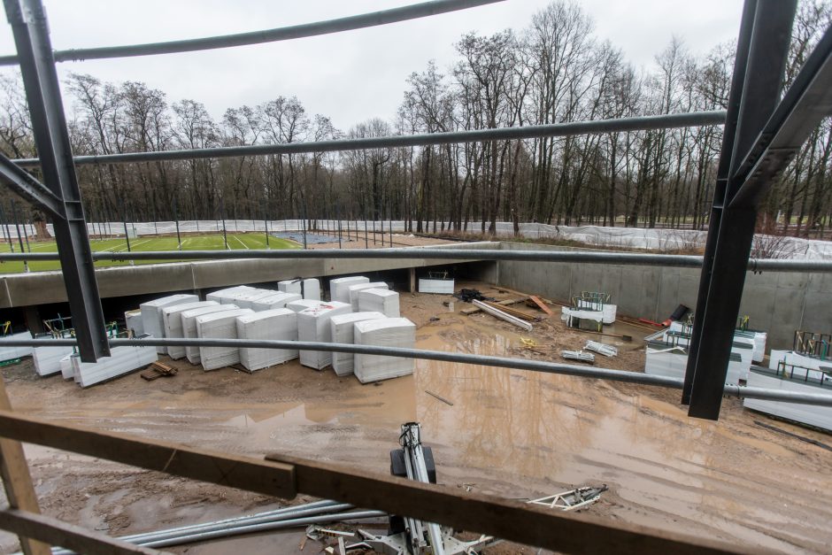 Vilnius griauna stadioną, Kaunas laukia atidarymo