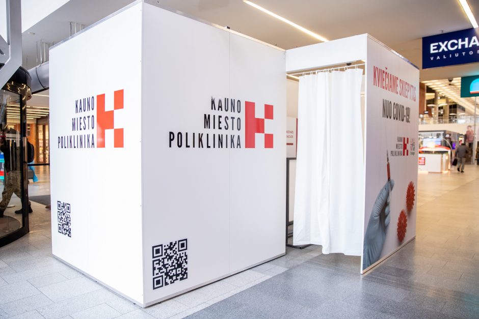 Vakcinavimas ledo rūmuose baigiasi – tęsiasi poliklinikoje, prasideda „Akropolyje“