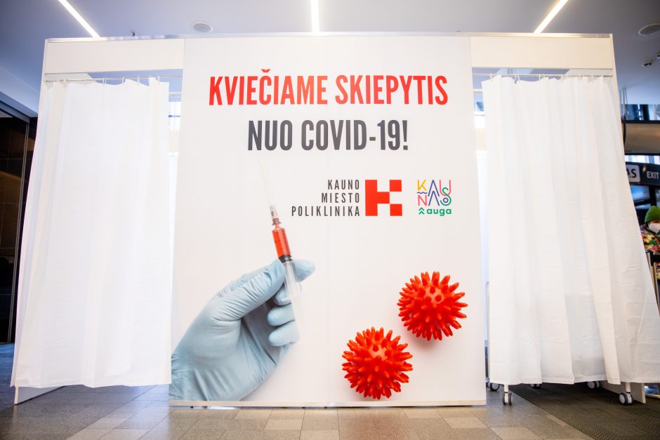 Vakcinavimas ledo rūmuose baigiasi – tęsiasi poliklinikoje, prasideda „Akropolyje“