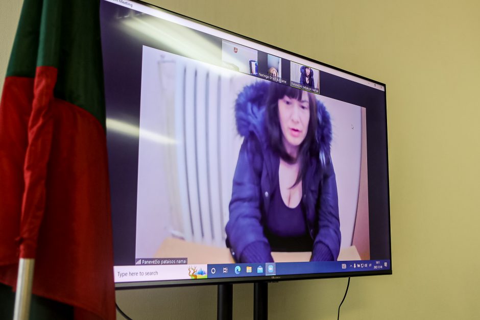 Skandalistės, terorizavusios prokurorę, byloje – nauji rekordai, o ji pati pagaliau įkalinta