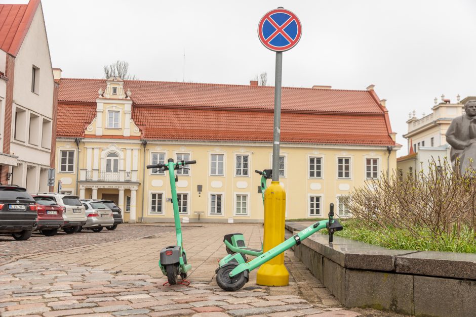 Nuomojami paspirtukai Kaune kuria chaosą