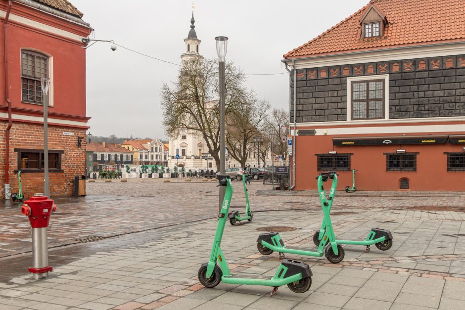 Nuomojami paspirtukai Kaune kuria chaosą