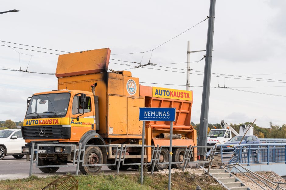 Sunkios Panemunės tiltą apgriovusios užsienietės pagirios: startavo prie vienos Šančių parduotuvės