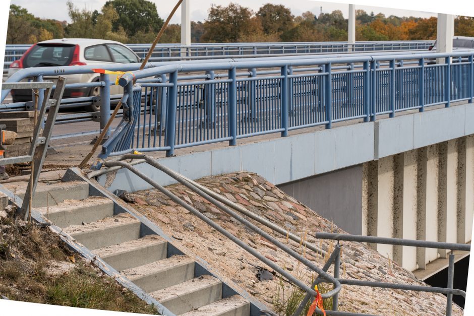 Panemunės tiltą apgriovusi ukrainietė įkalinta naktimis namuose, bet į darbą galės išvykti ir tada