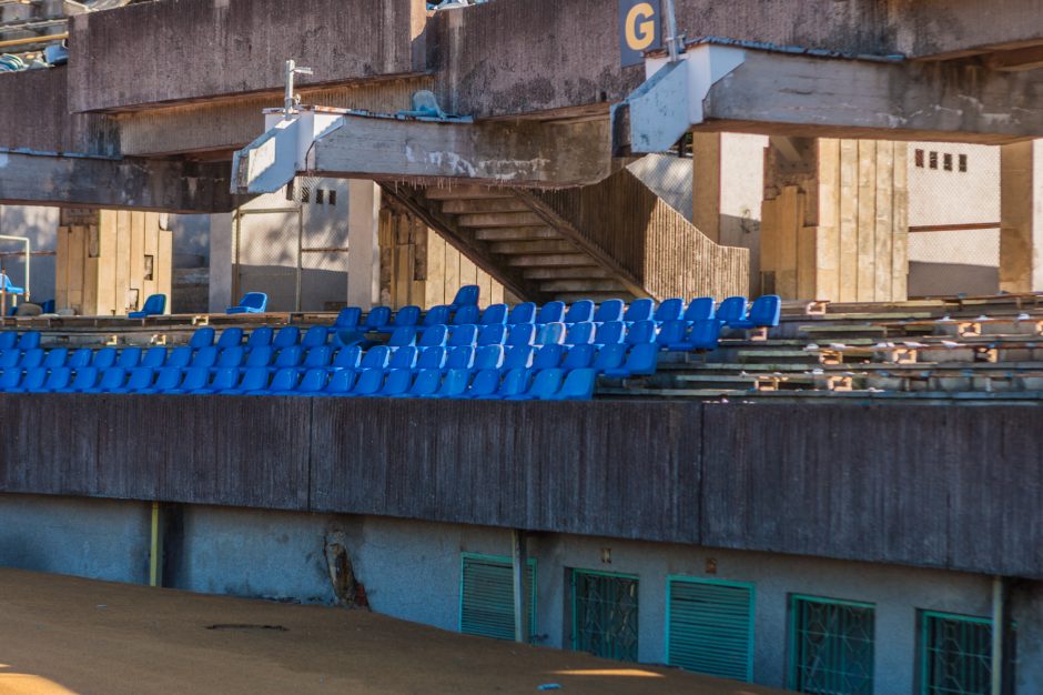 Kauno stadione jau šeimininkauja statybininkai