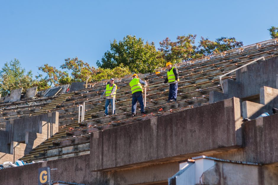 Kauno stadione jau šeimininkauja statybininkai