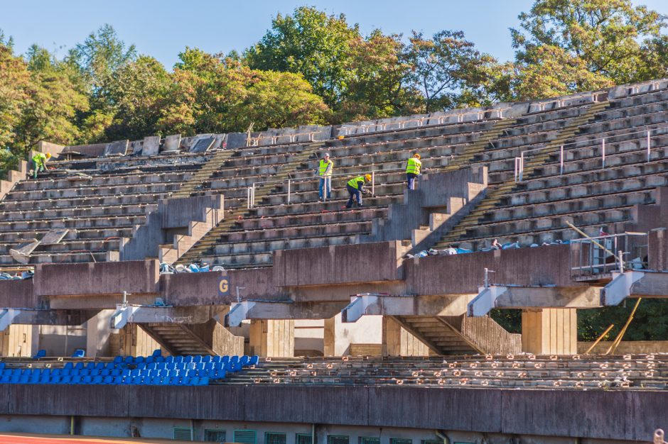 Kauno stadione jau šeimininkauja statybininkai