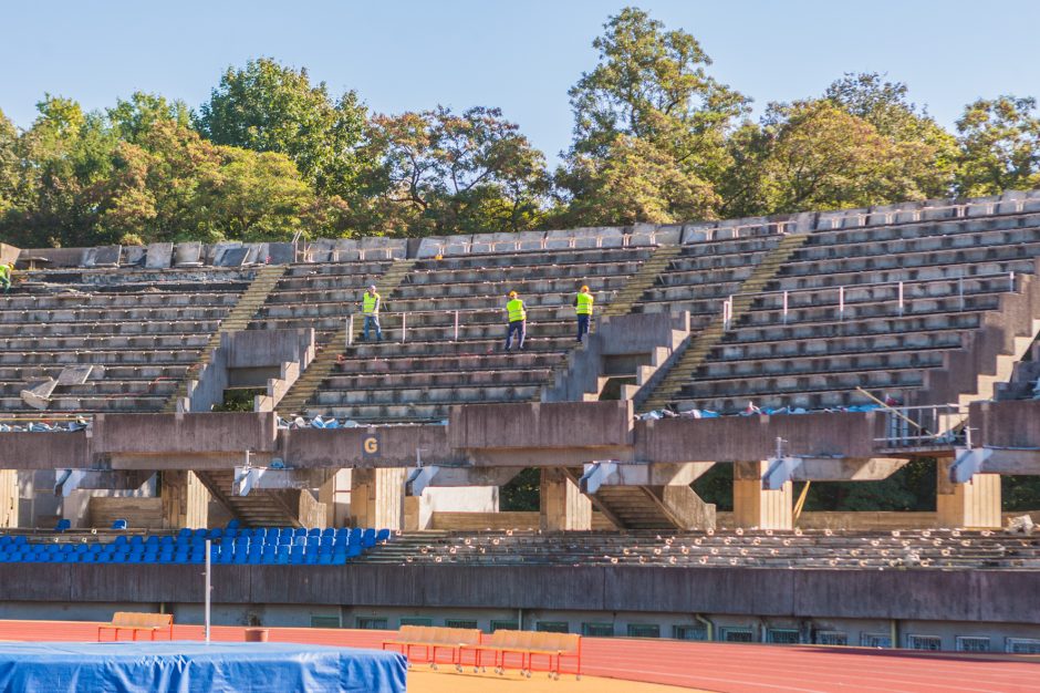 Kauno stadione jau šeimininkauja statybininkai