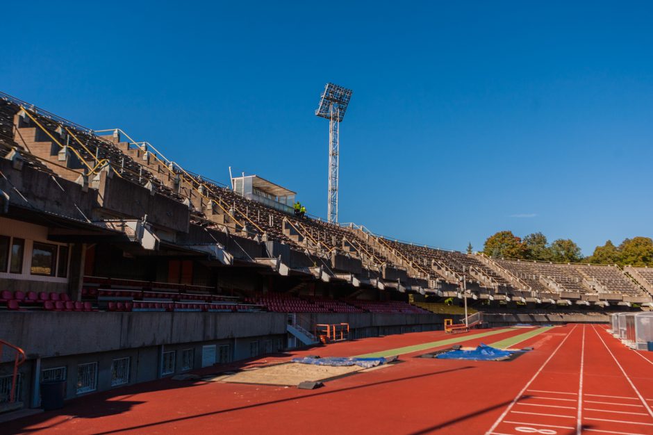 Kauno stadione jau šeimininkauja statybininkai