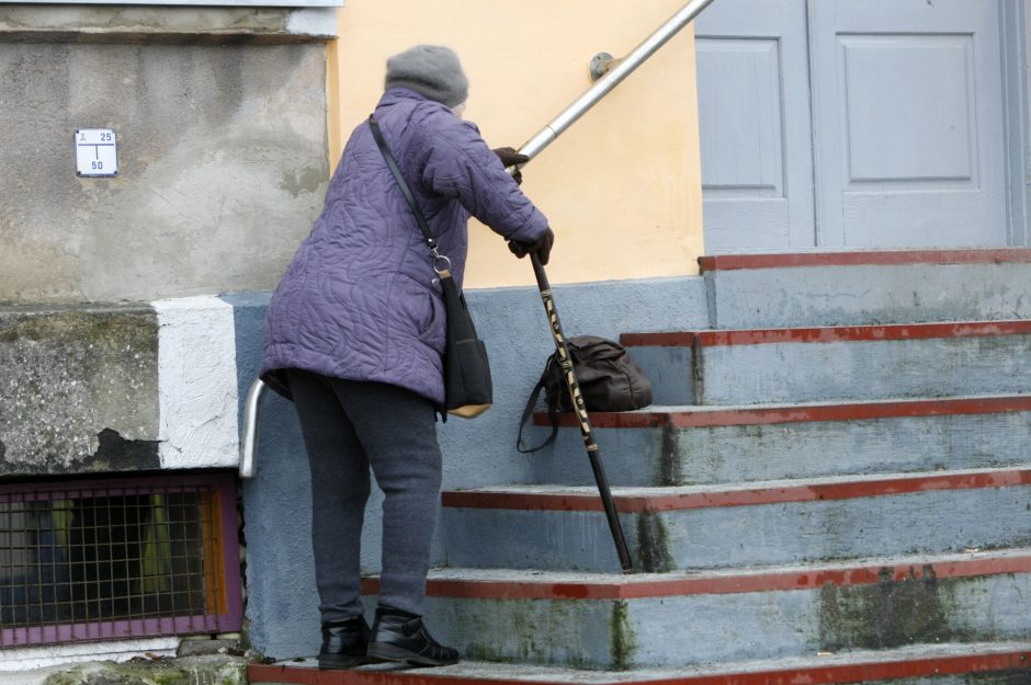 Kauniečiai sutrikę: nesulaukę pensijų negali ir prisiskambinti