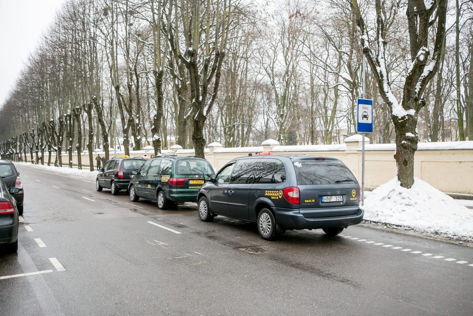 Ginčai dėl taksi stotelių: kodėl kai kurie pažeidėjai lieka nenubausti?