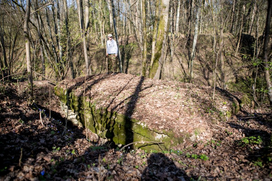 Tvarkė Narėpų gynybinius apkasus ir įtvirtinimus